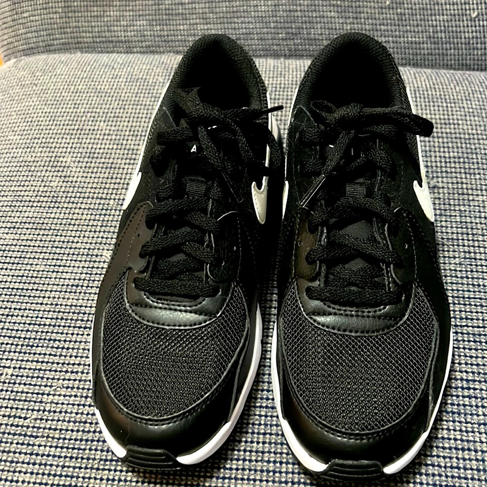 Nike Air Max size 4 youth.